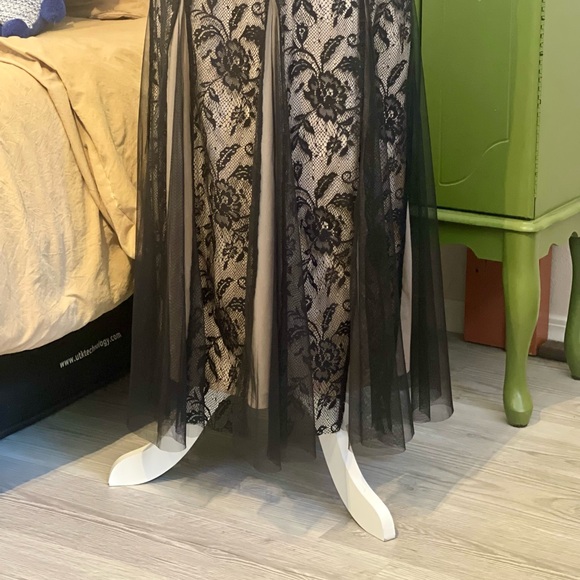 Candalite Black and Tan Sleeveless V-Neck Formal Maxi Gown - Picture 6 of 8